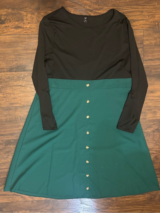 SHEIN Dresses & Skirts - SHEIN Curve Colorblock Long Sleeve Midi Dress Forest Green & Black 3XL